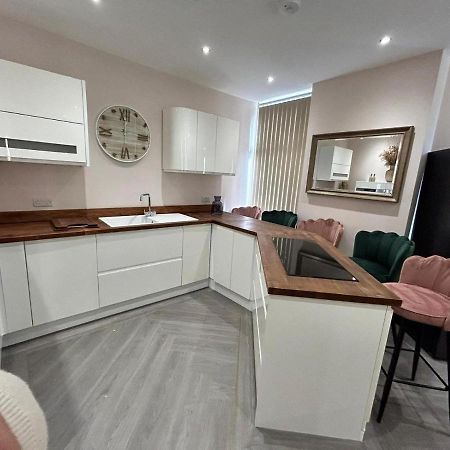 Strawberry Fields Suite By Sasco Apartments 黑潭 外观 照片