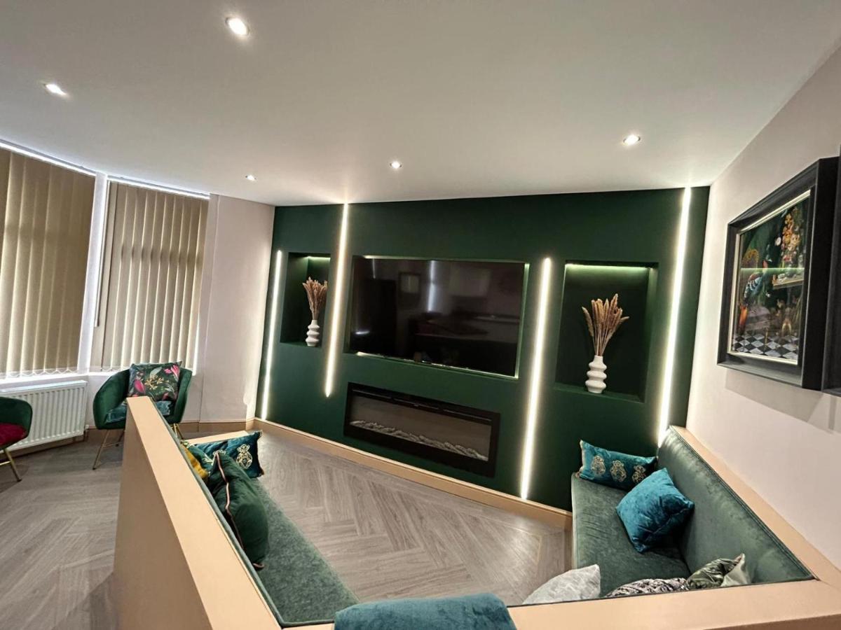 Strawberry Fields Suite By Sasco Apartments 黑潭 外观 照片